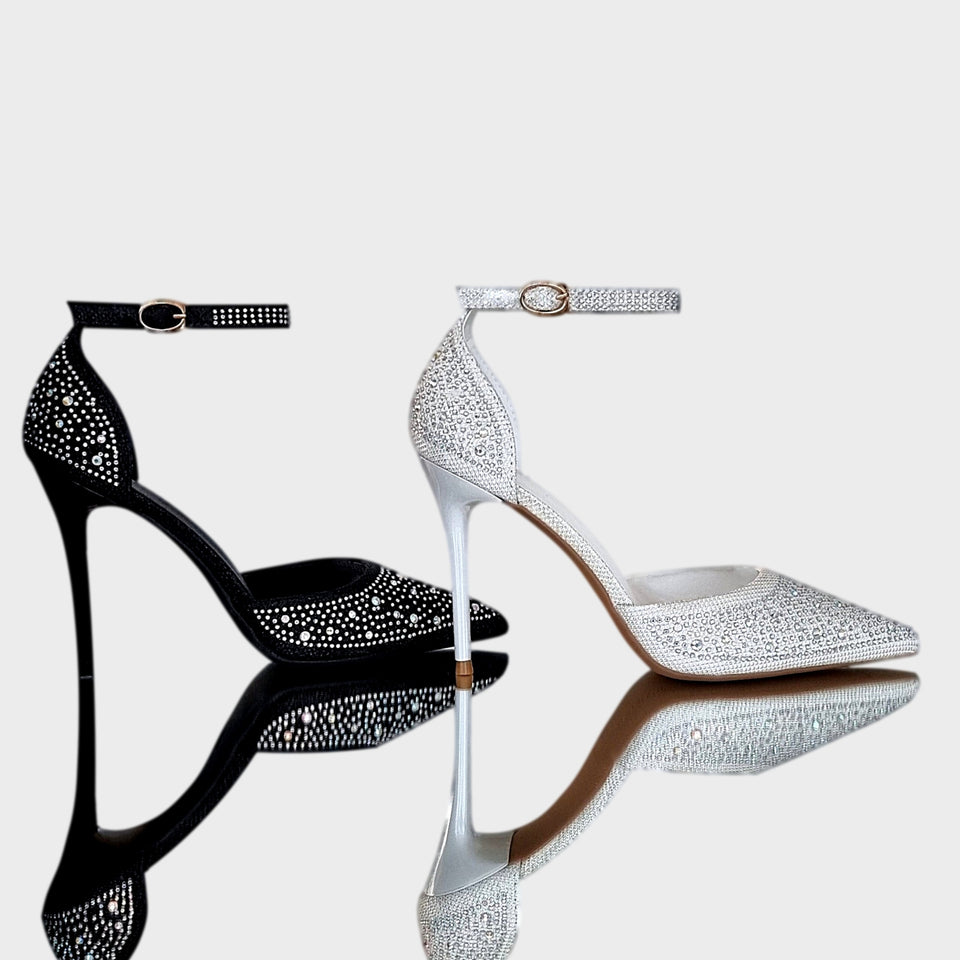 La chica de los stilettos Stilettos Blair White y Blair Black en Material Off White y en Material Negro Recubiertos con Cristales Transparentes y Taco Metálico al Tono de 10 cm 