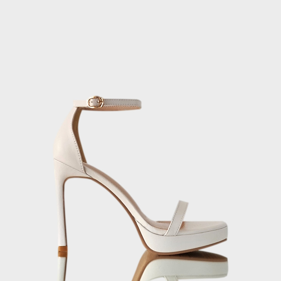 La chica de los stilettos Sandalias Gianna White, en Ecocuero Off White, con Taco Fino de 11 cm y Plataforma de 2 cm