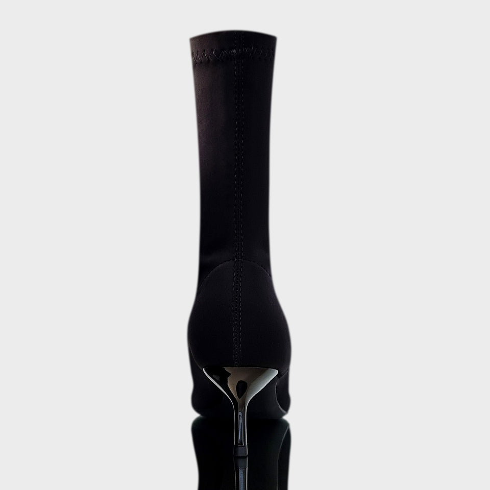 La chica de los stilettos Vista de Talón y Taco de Botas de Neoprene Flexible en Color Negro con Taco Acrílico Negro de 5 cm