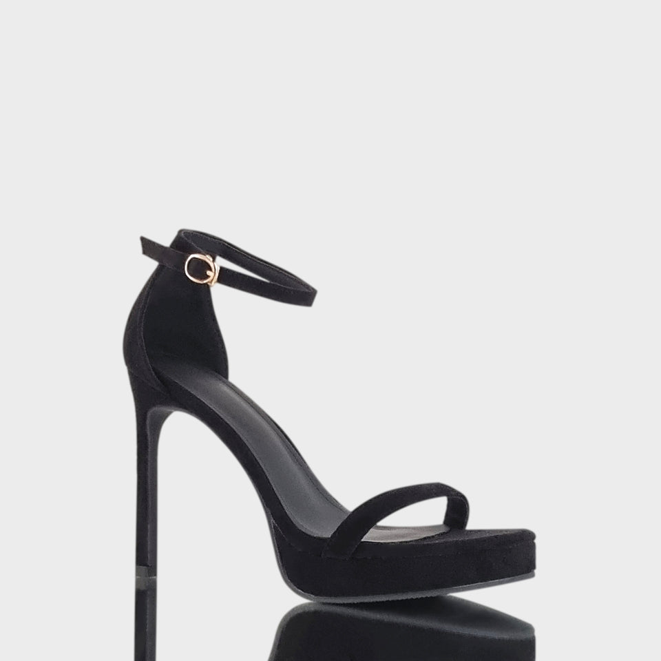 La chica de los stilettos Vista Lateral de Sandalias Gianna Black, en Gamuza Negra, con Taco Fino de 11 cm y Plataforma de 2 cm