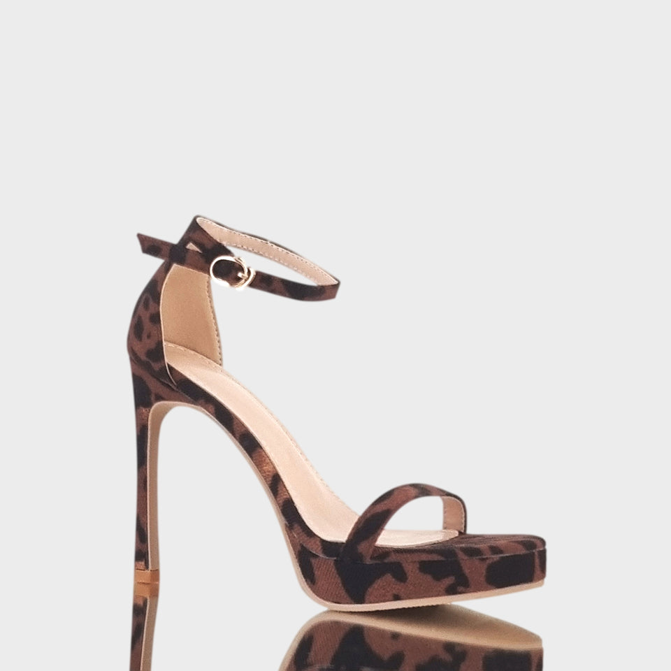 La chica de los stilettos Vista Lateral de Sandalias Gianna Leopard, en Estampado Animal Print, con Taco Fino de 11 cm y Plataforma de 2 cm