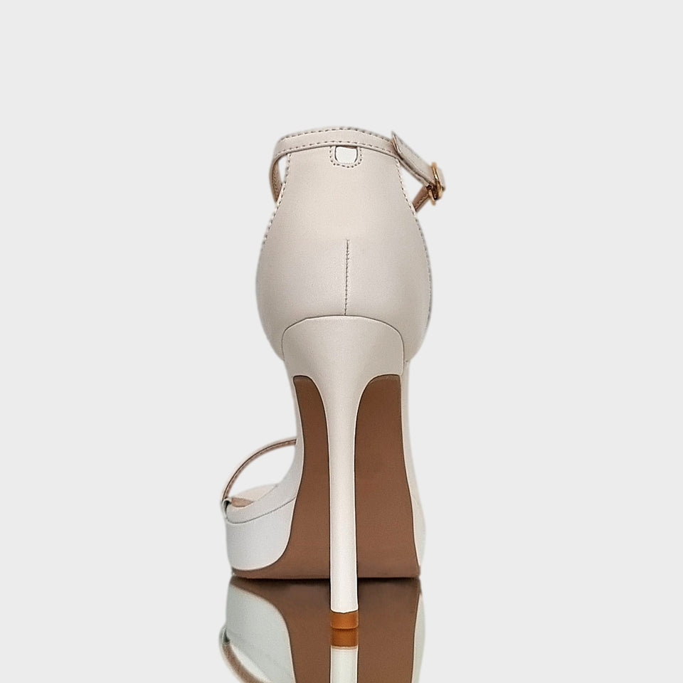 La chica de los stilettos Vista de Talón y Taco de Sandalias Gianna White, en Ecocuero Off White, con Taco Fino de 11 cm y Plataforma de 2 cm