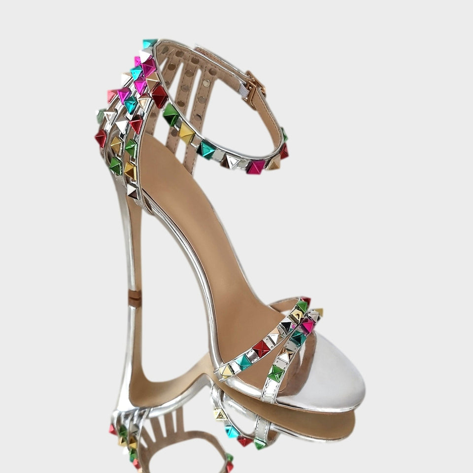 La chica de los stilettos Sandalias Skye Silver en Material Espejado Plata con Aplicaciones Multicolores y Taco de 11 cm