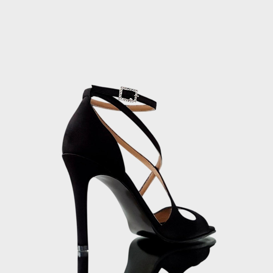 La chica de los stilettos Sandalias Trixy en Raso Negro con Tiras Cruzadas sobre el Empeine y Taco de 10 cm Vista de Talón y Taco