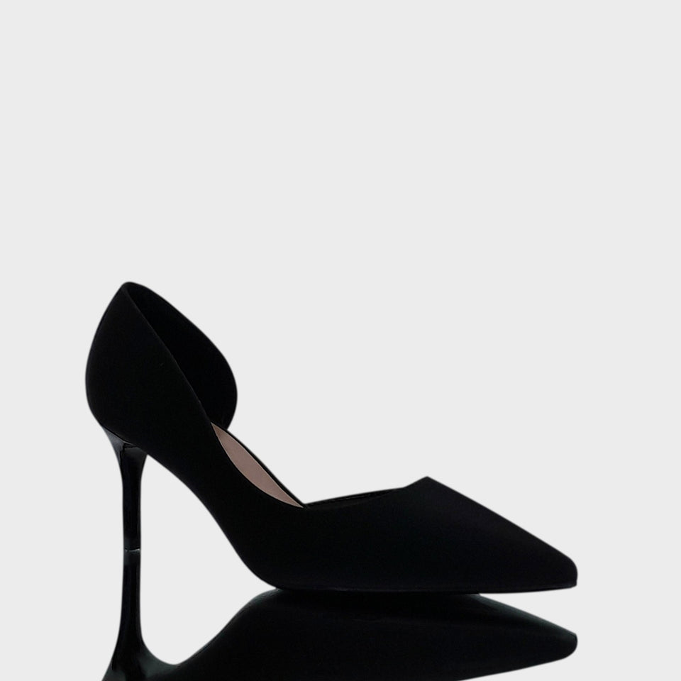 La chica de los stilettos Vista Lateral de Stilettos Ava 15 Black en Neoprene Negro con Taco Acrílico al Tono de 7 cm