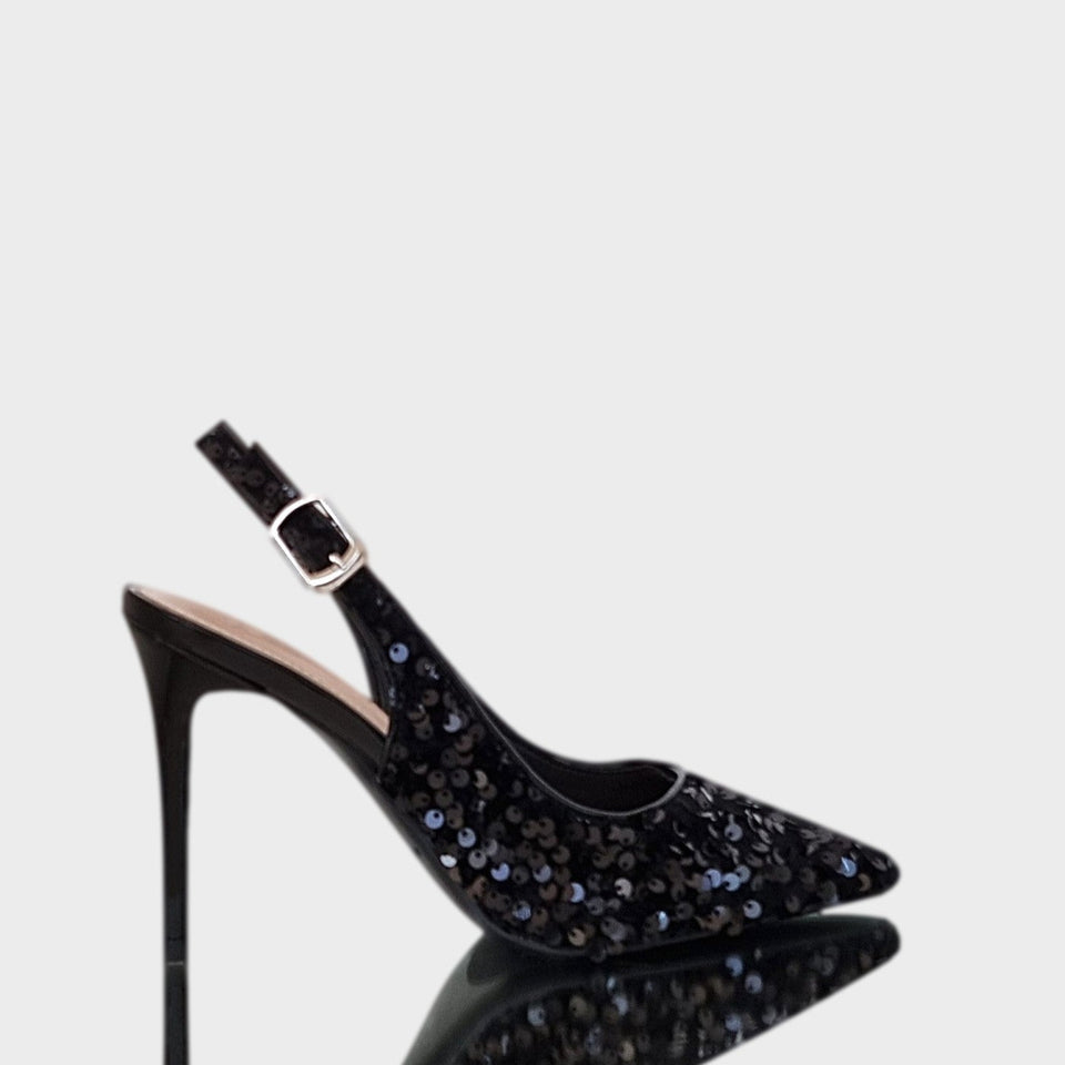 Elegantes stilettos de fiesta en lentejuelas de color negro, con talón descubierto y finísimo taco acrílico al tono de 10 cm