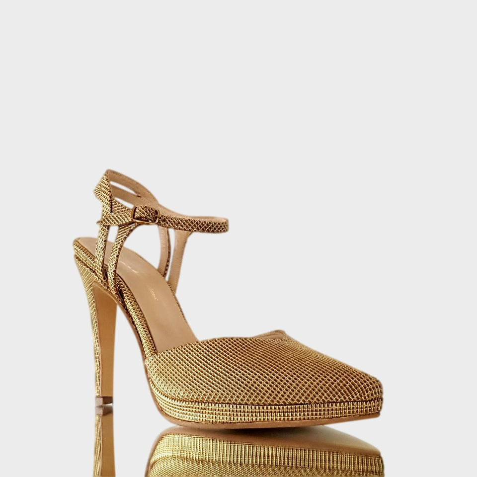 La chica de los stilettos Vista Lateral de Stilettos Mindy Gold de Cuero Labrado Oro con Taco de 11 cm y Plataforma de 1 cm