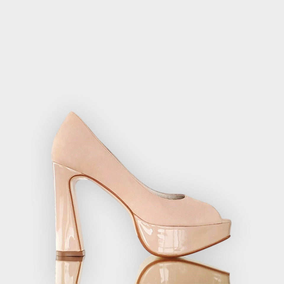 La chica de los stilettos Plataformas Charlize Nude en Gamuza y Charol con Taco de 11,5 cm