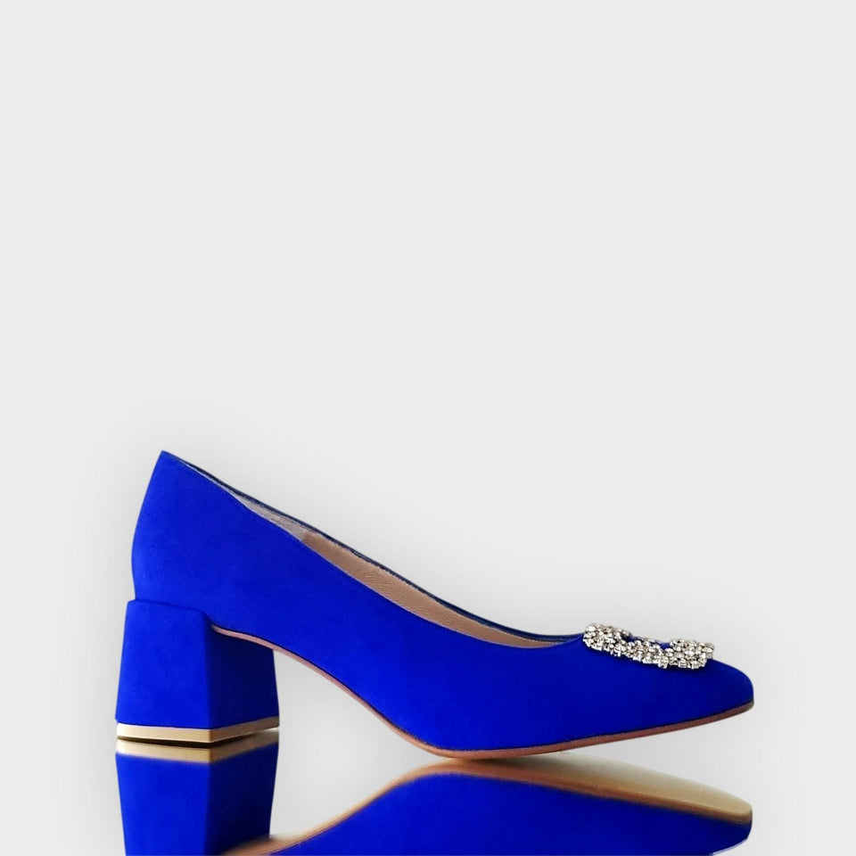 La chica de los stilettos Zapatos Mocasines Jamie Azul en Gamuza con Hebilla Platino y Taco 5 cm Frente y Perfil