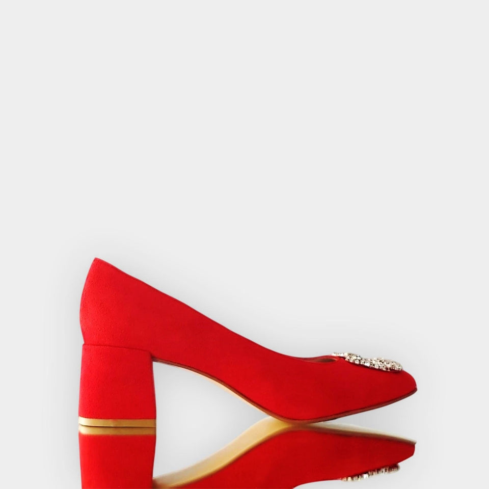 La chica de los stilettos Zapatos Mocasines Jamie Rojo en Gamuza con Hebilla Platino y Taco 5 cm