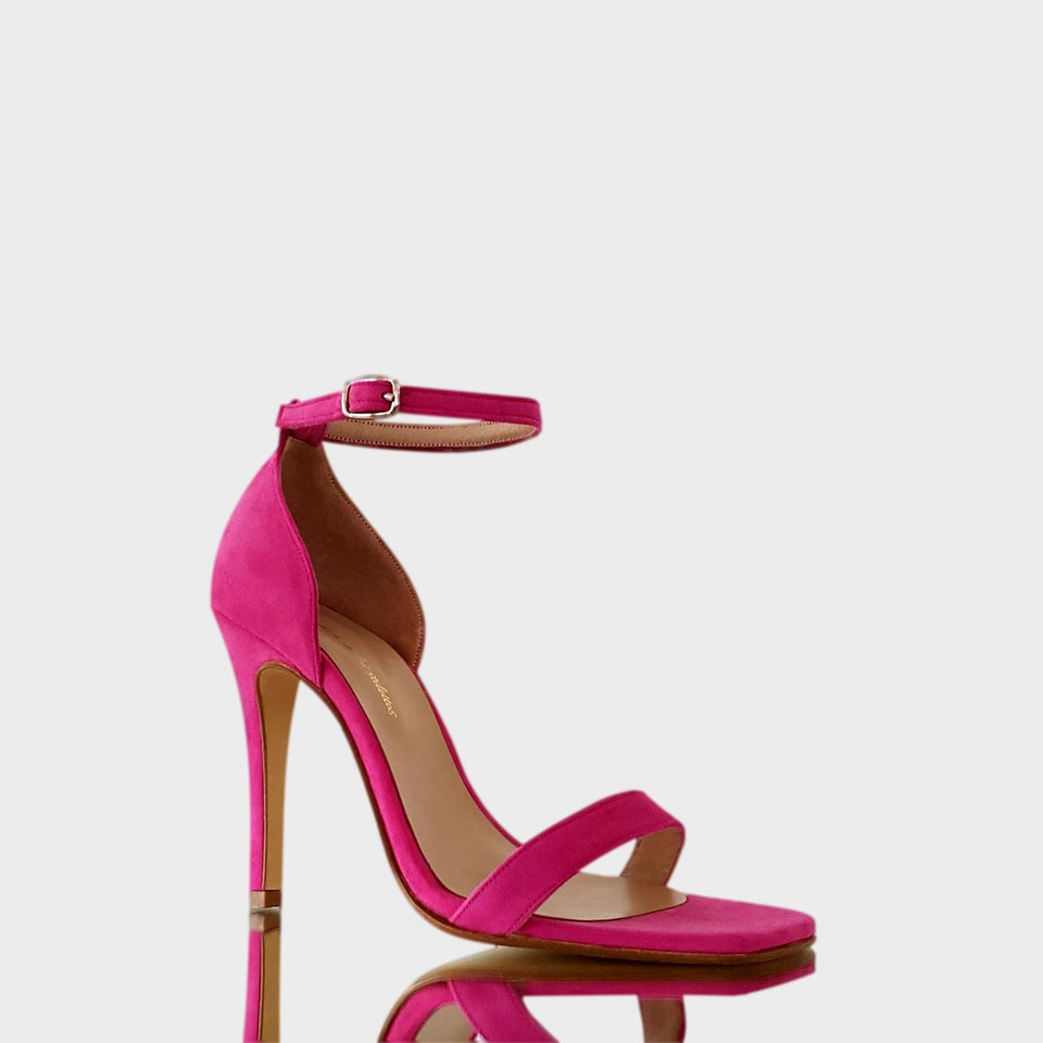 La chica de los stilettos Sandalias Lea Fucsia en Gamuza Fucsia con Talón Cubierto Correa en el Tobillo y Taco de 10 cm Vista Lateral