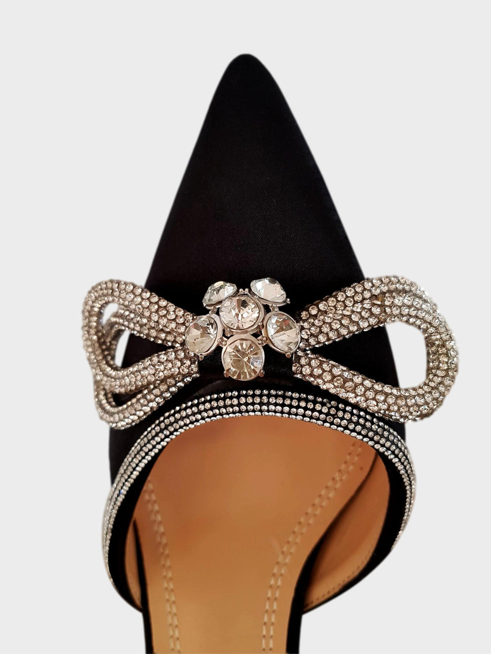 La chica de los stilettos Stilettos Amber Black  Detalle de Doble Moño de Strass