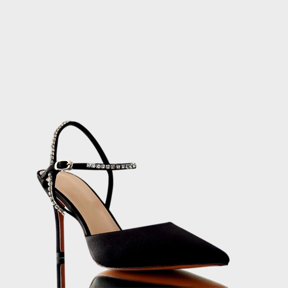 La chica de los stilettos Stilettos Gaia Black en Raso Negro con Talón Descubierto Correas de Strass y Taco de 10 cm Vista Lateral